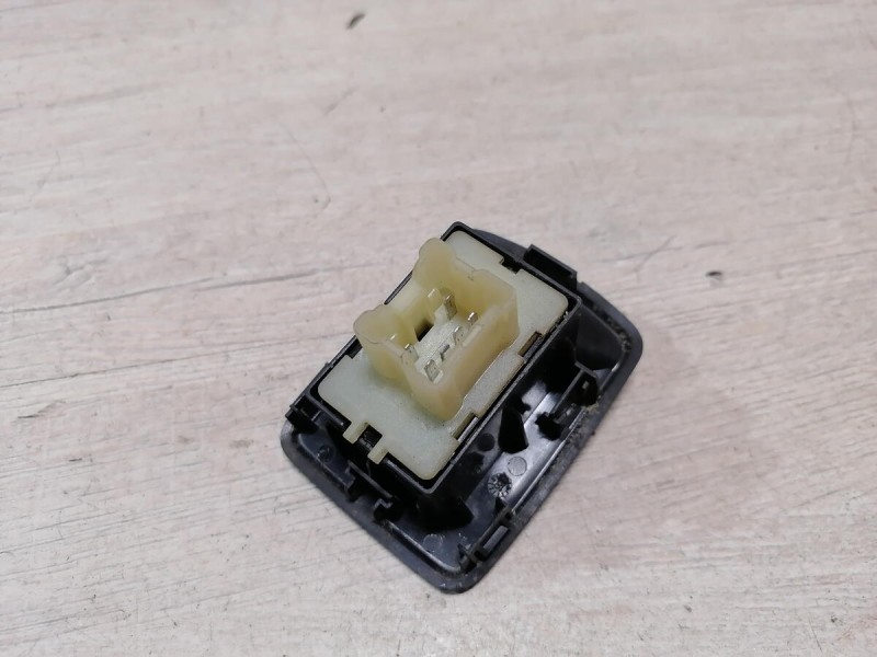 Sandero 2 №20 кнопка стеклоподъемника  дверь