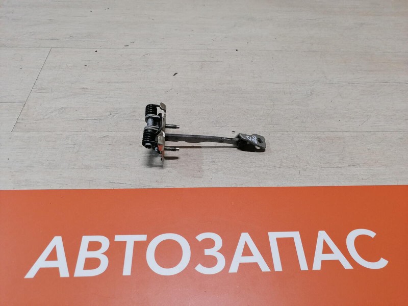 Sandero 2 №20 ограничитель двери