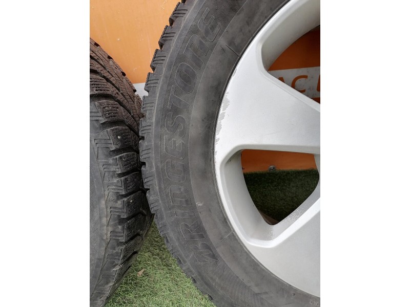 Cruze №6 резина зимняя Bridgestone Spike-01 225/60 R17 103T комплект деф