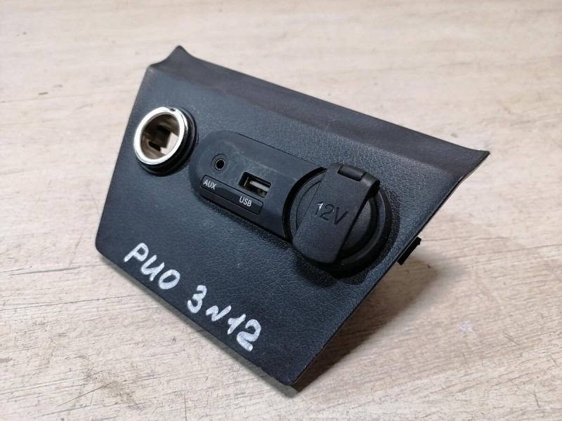 Rio 3 №12 блок usb aux прикуриватель розетка 12 в