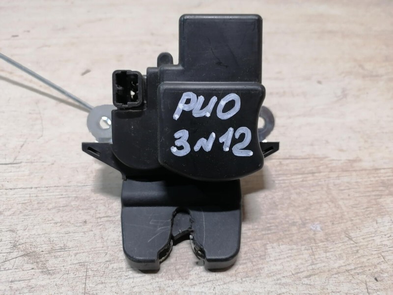 Rio 3 №12 замок багажника