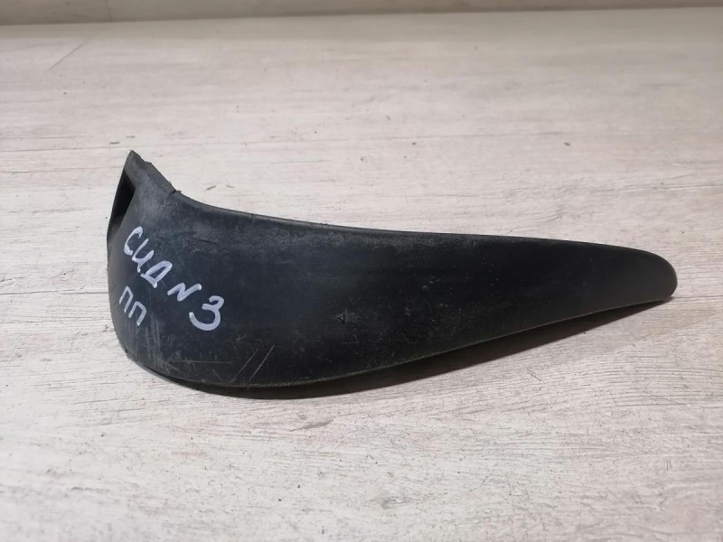 Ceed №3 брызговик передний правый деф