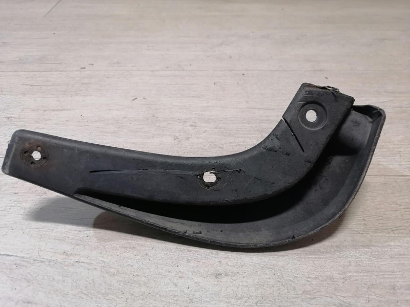 Ceed №3 брызговик передний правый деф