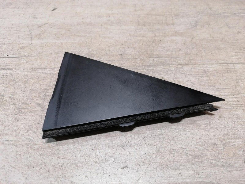 Ceed накладка двери задняя левая уголок