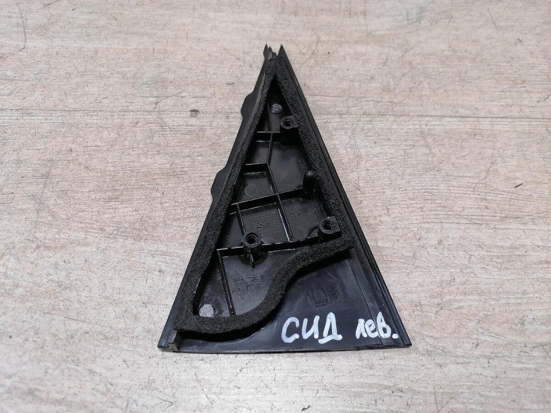 Ceed накладка двери задняя левая уголок