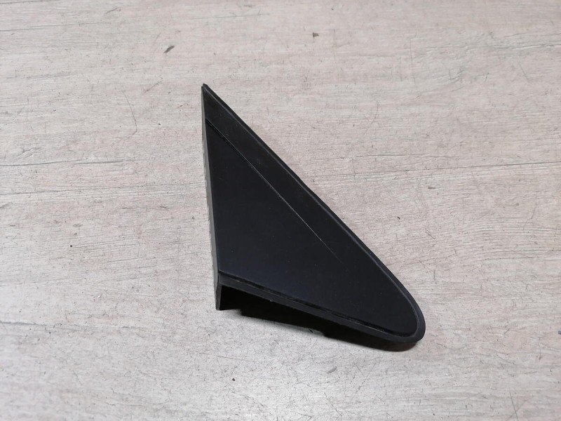 Cruze №2 накладка переднего крыла правая