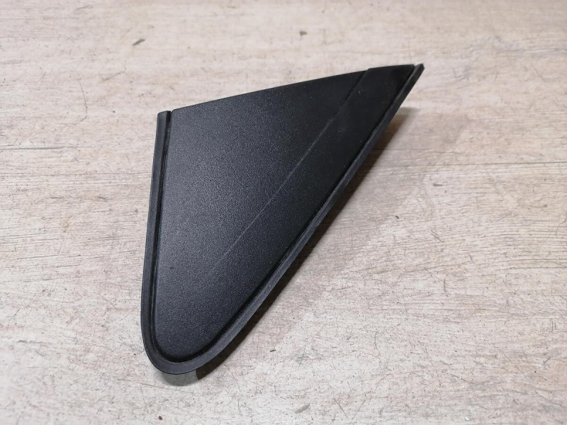 Cruze №2 накладка переднего крыла правая