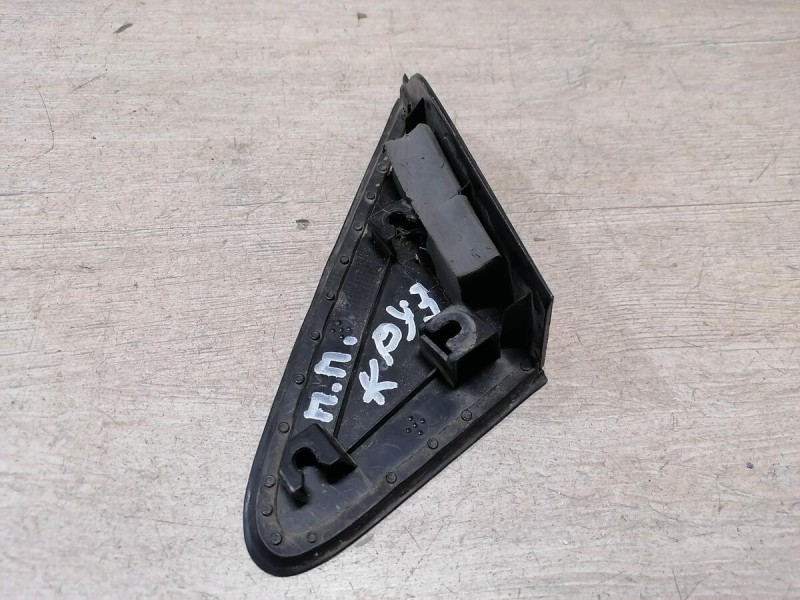 Cruze №2 накладка переднего крыла правая