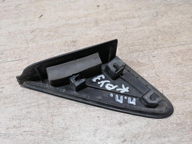 Cruze №2 накладка переднего крыла правая