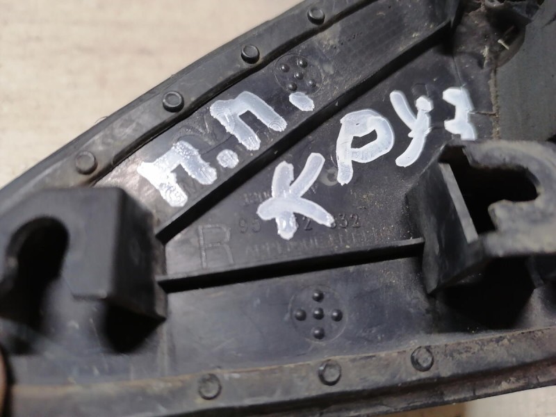 Cruze №2 накладка переднего крыла правая