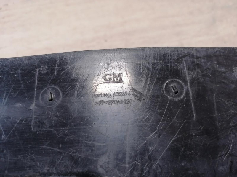 Cruze №3 пыльник двигателя нижний правый