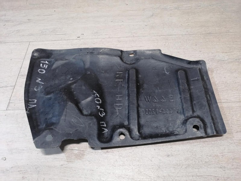 Corolla №3 пыльник двигателя левый