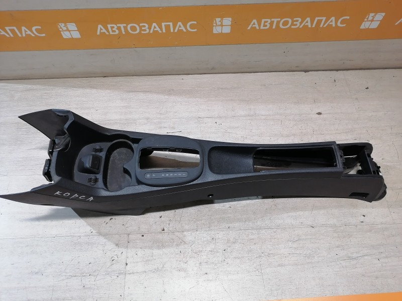 Corsa D консоль центральная