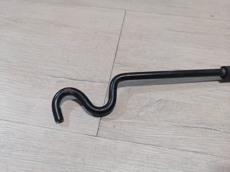 Cruze №3 упор капота