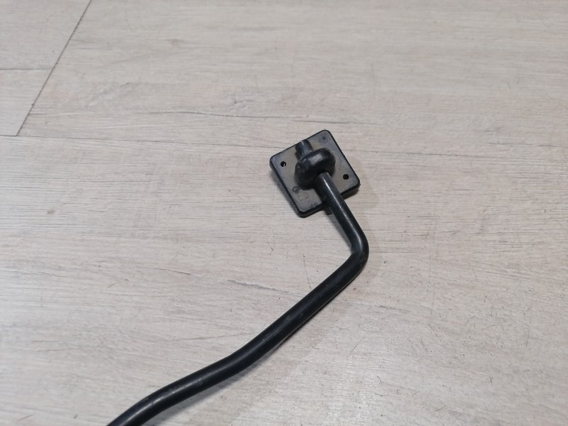 Cruze №3 упор капота